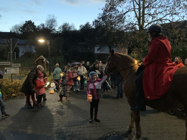 Einladung zum Laternenumzug zu St. Martin am 9. November 2024