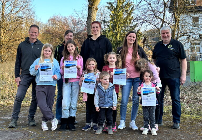 Heimatverein Helmeroth e.V. schenkt Familien Schwimmbadbesuch